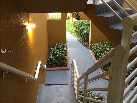 4th image of 9735 Fontainebleau Blvd #G208