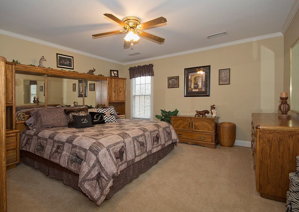 2nd image of 145 High Pointe Dr