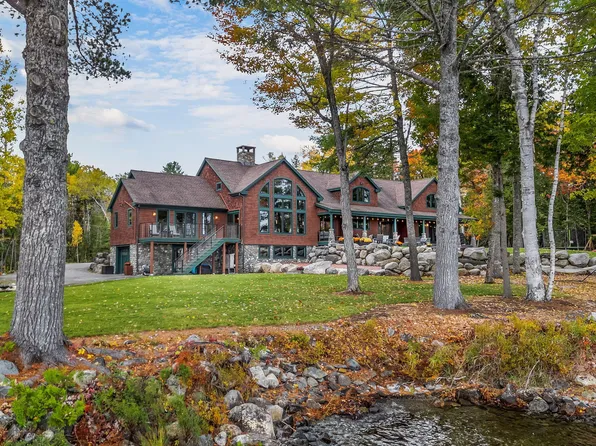 11 Salmon Road, Dover-Foxcroft, ME 04426