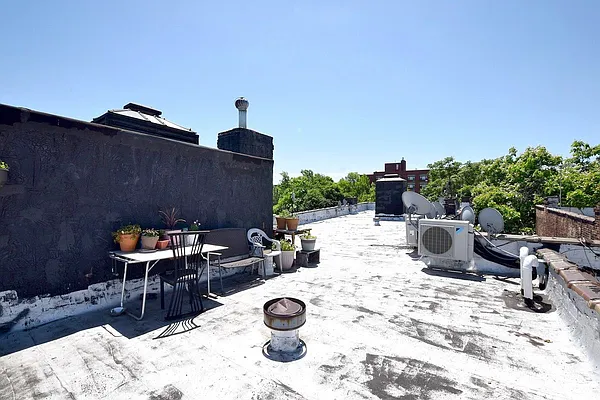 Rented by Rentall Group Inc | media 30