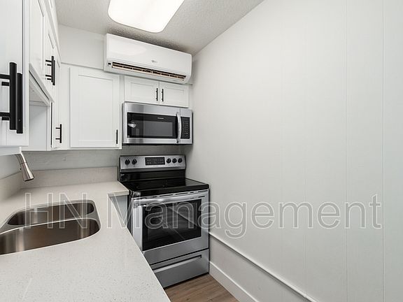 4th image of 3319 N 32nd St APT 2