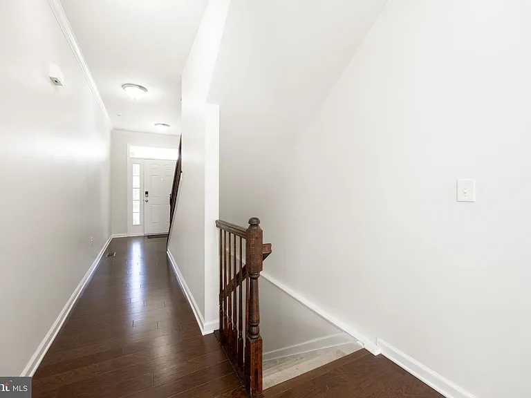 253 Fairfield Cir W — Photo 6