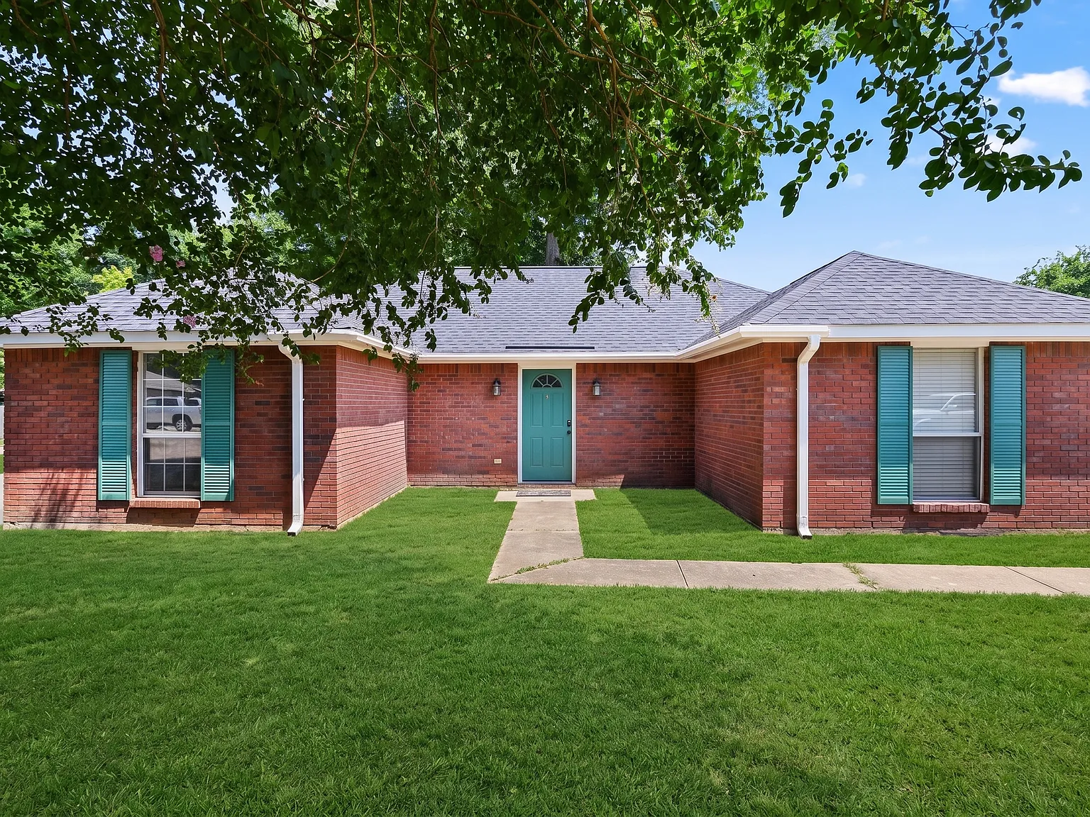 4 bed, 2.0 bath, 1478 sqft, $1,550 — Photo 1