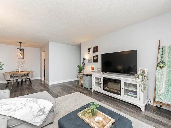 236 W 2nd St #211, North Vancouver, BC V7M 1C6