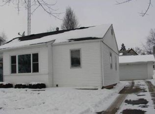 1262 W Harrison St, Freeport, IL 61032