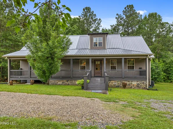 70 Woodland Rd, Carriere, MS 39426