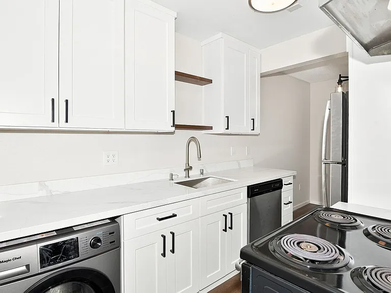 1002 N J St #7 — Photo 1