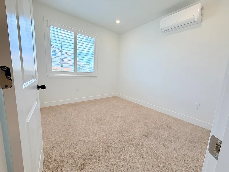 1322 Ascot Ln #B — Photo 7