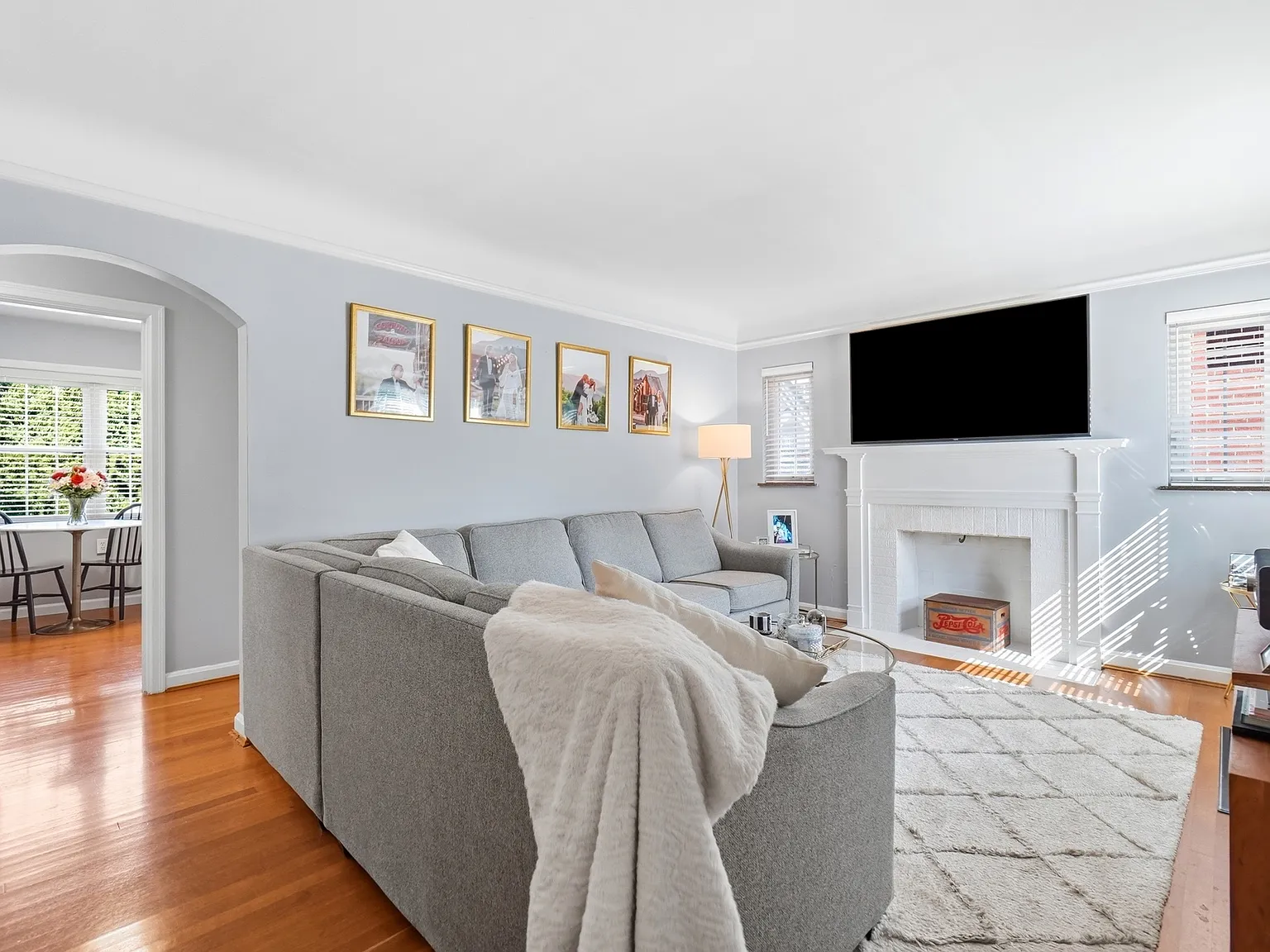 3 bed, 1243 sqft, $3,000 — Photo 4