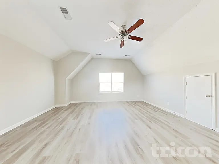 1638 Zurich Dr — Photo 16