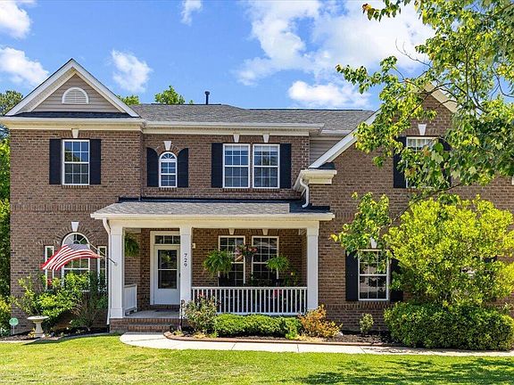 3rd image of 729 Highwater Pl