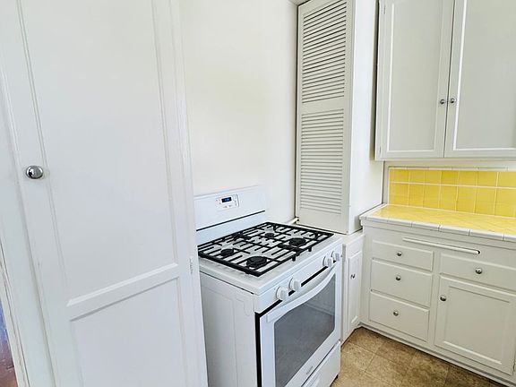 3rd image of 11682 Darlington Ave APT 5