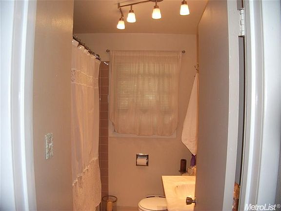 4th image of 4016 57th St