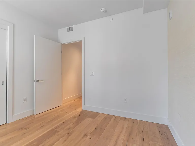 1450 Franklin St #505 — Photo 15