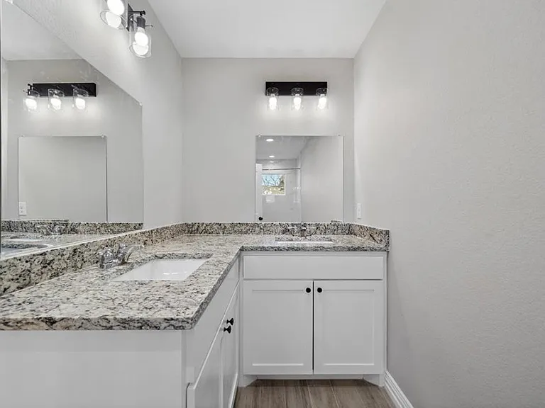 3425 Mount Pleasant St — Photo 4