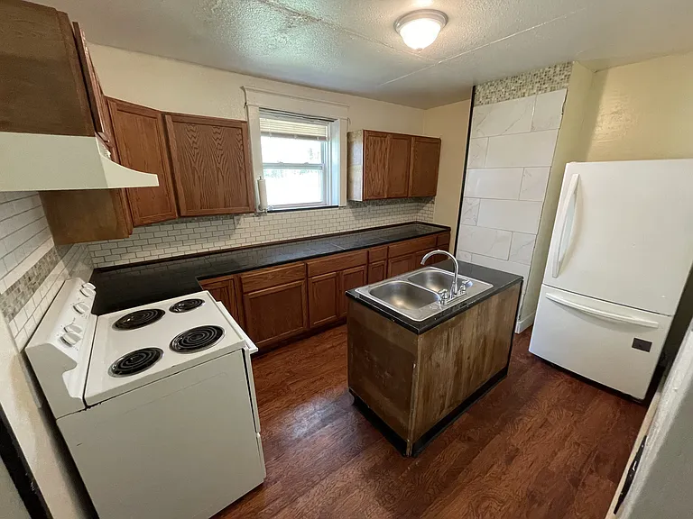 4415 Forest Ave — Photo 11