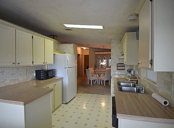2nd image of 329 Gardenia Dr