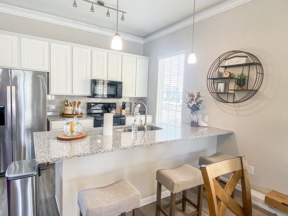 Kitchen with Stainless Steel Appliances (Plan 4301)