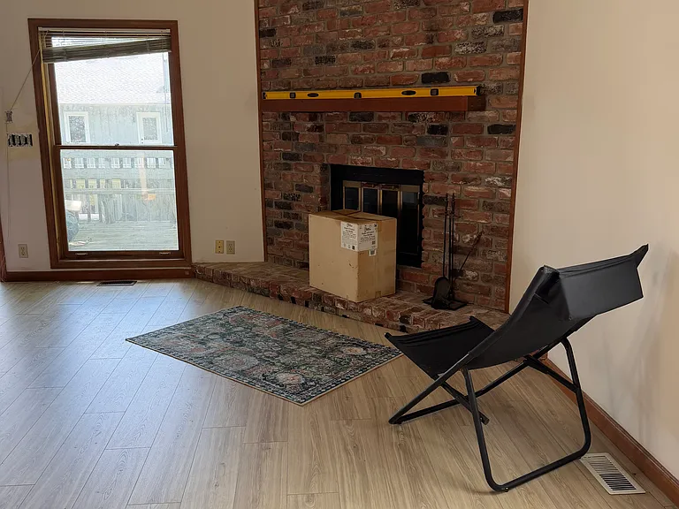 100 Hugh Ln — Photo 2