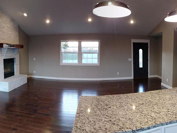 4th image of 22853 Farm Road 2035