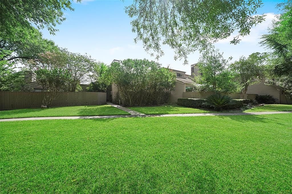 1383 Chardonnay Dr, Houston, TX 77077 | Zillow