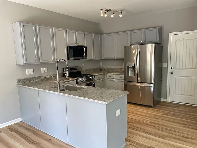 4019 Darrow Dr — Photo 7
