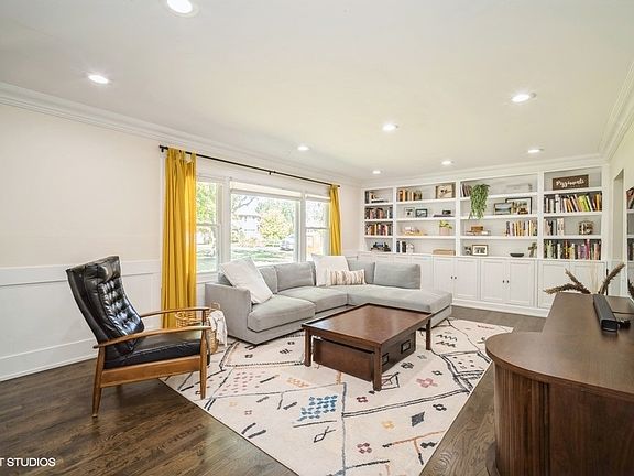 4th image of 203 W Kenilworth Ave