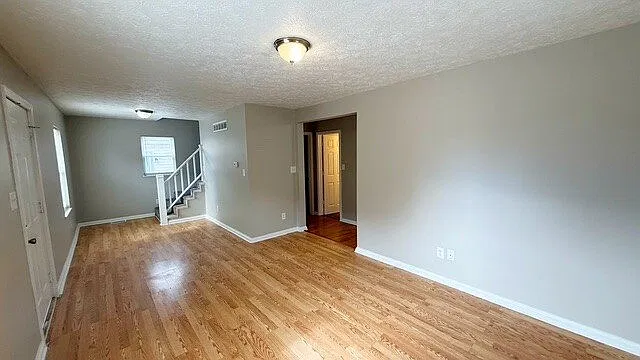 3 bed, 2.0 bath, 1180 sqft, $1,375 — Photo 3