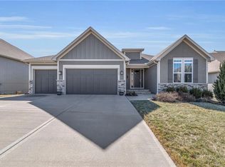 11562 S Montclaire Dr, Olathe, KS 66061