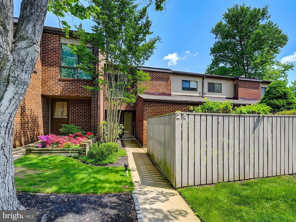 1st image of 25 Saddle Ct #H