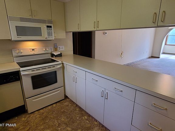 3rd image of 146 Foxfire Dr APT 203