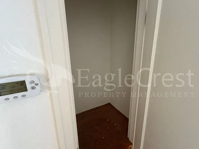 542 E Chestnut St — Photo 19