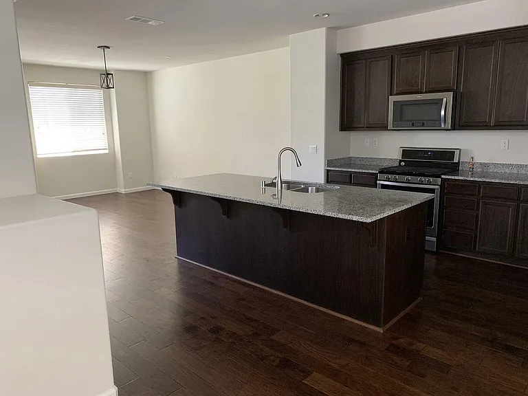 501 Jetty Dr — Photo 5