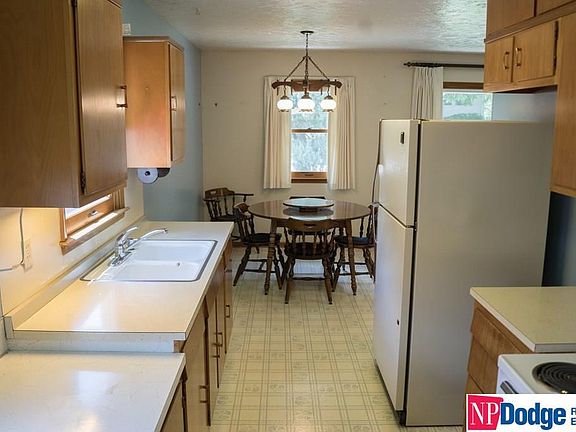 4th image of 2505 S 123rd St