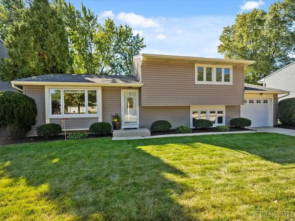 1545 Ronzheimer Ave, St Charles, IL 60174