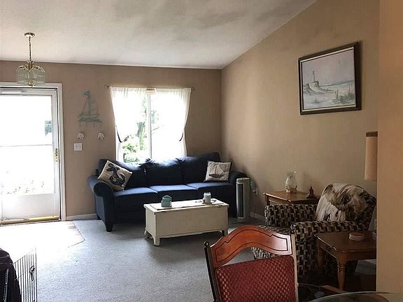 5th image of 241 Huron Ln