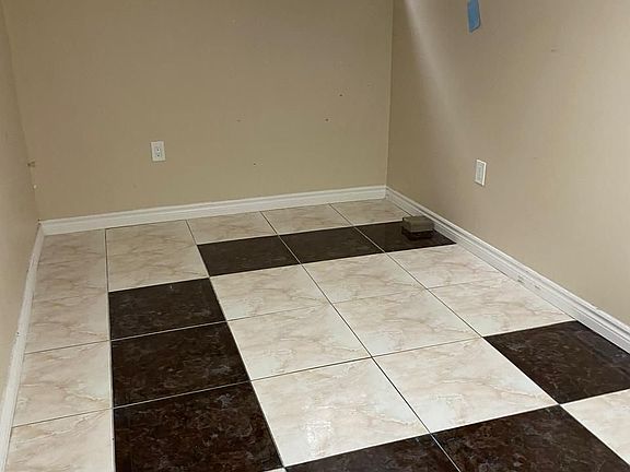 4th image of 126 Valonia Dr #Basement