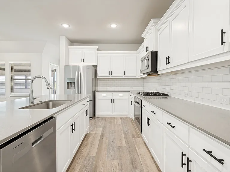 4709 Mayflower Dr — Photo 5
