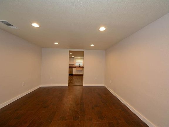 4th image of 402 S Texas St