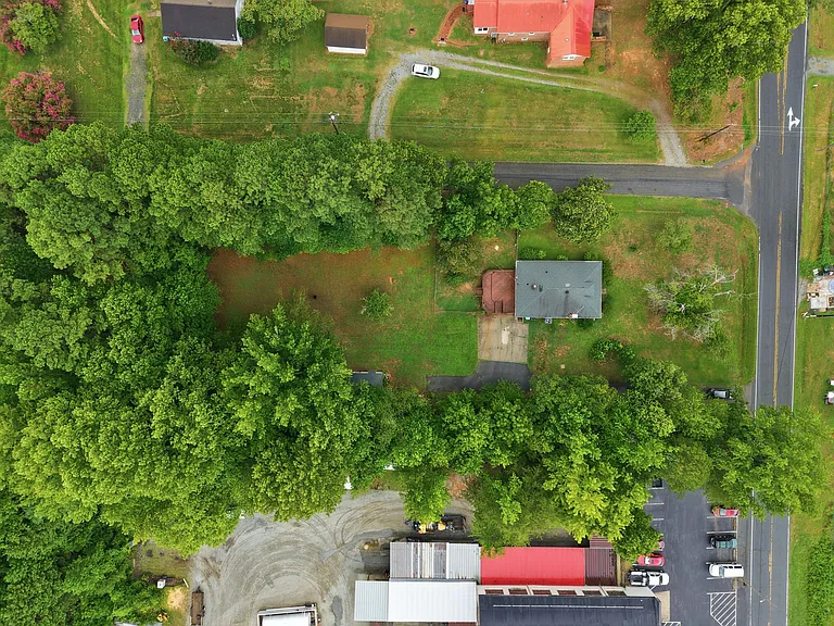 3629 Pleasant Garden Rd — Photo 35