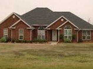 1270 Beaver Lake Dr, Texarkana, TX 75501