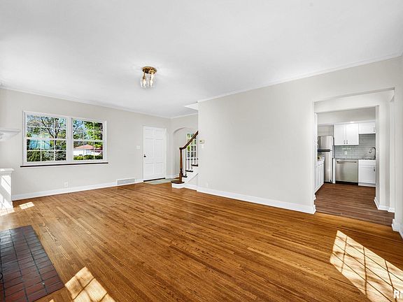 4th image of 5908 N Elm Ln