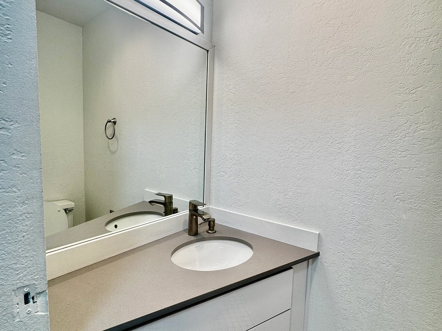 2 bed, 1.5 bath, 1048 sqft, $3,150 — Photo 4