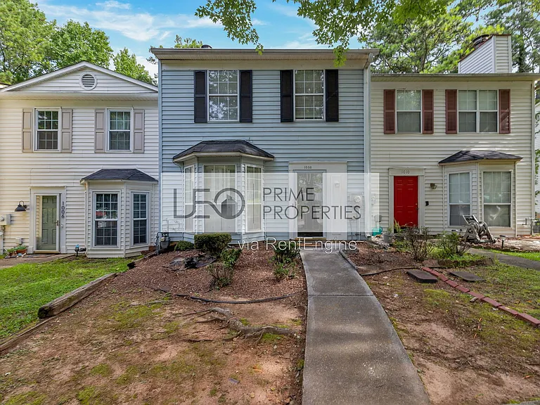 1008 Huntington Trce SE — Photo 1