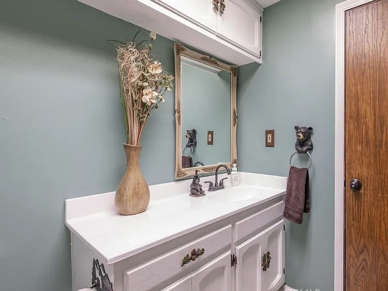 630 Holmes Ln — Photo 5