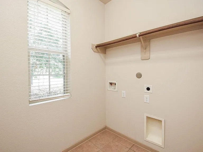 2106 Harmon Crest Ct — Photo 16