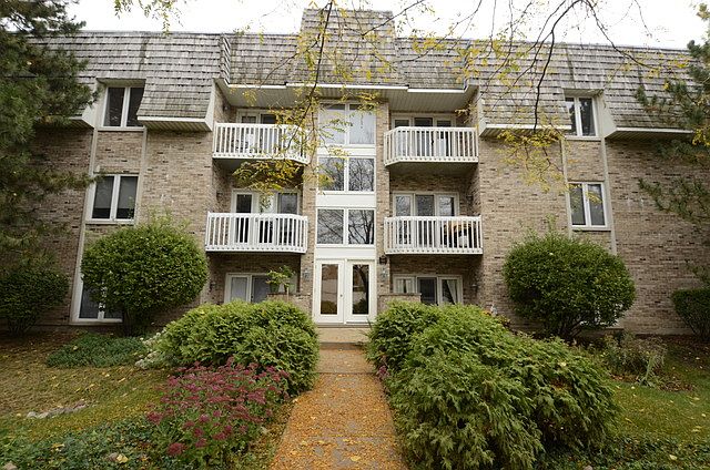 1st image of 930 Rogers St