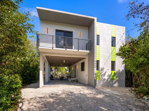 20 Coral Dr, Key Largo, FL 33037