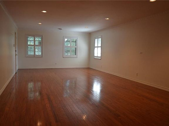 3rd image of 6215 Bandera Ave APT C