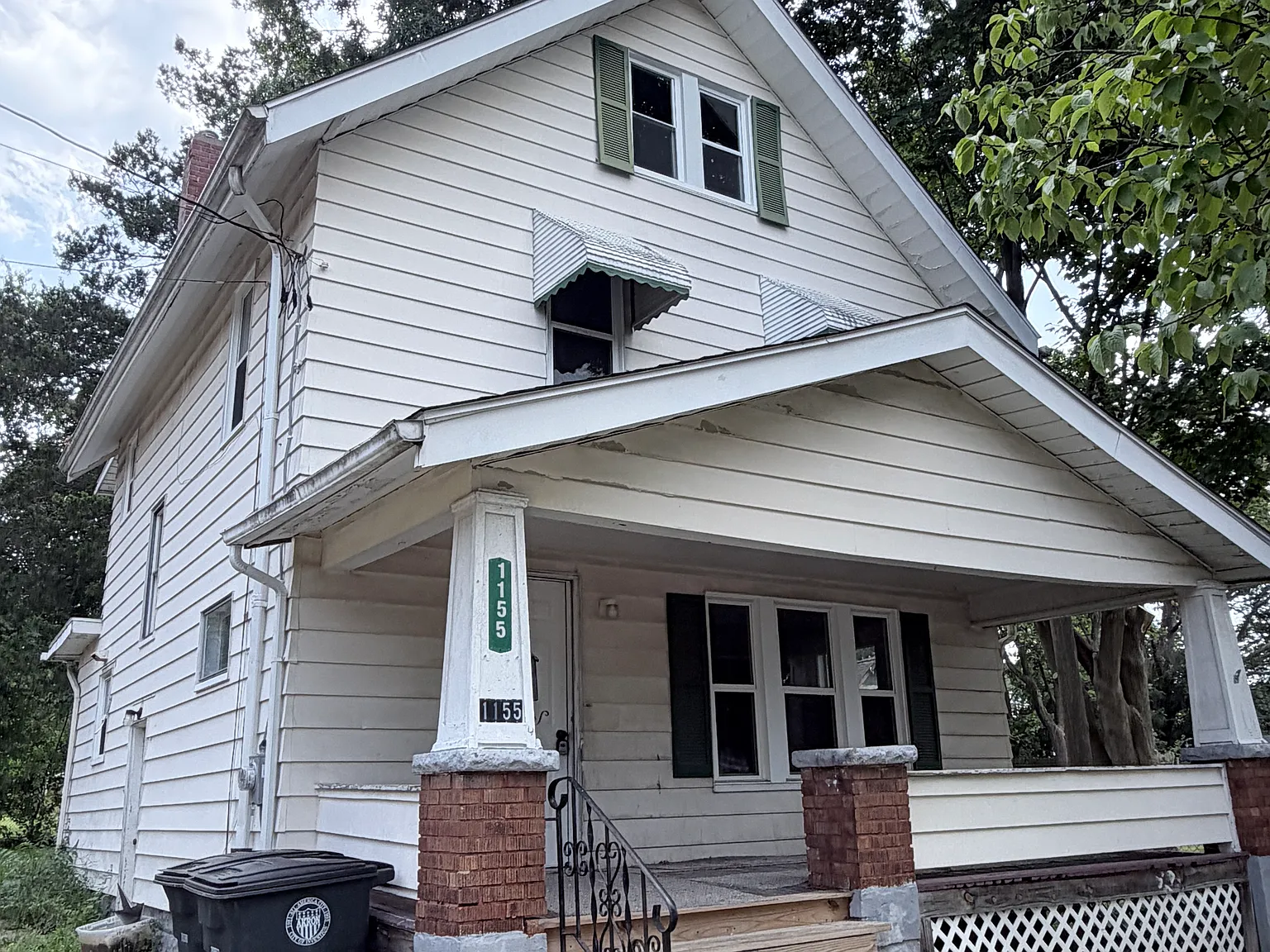 4 bed, 1.5 bath, 1555 sqft, $1,275 — Photo 1